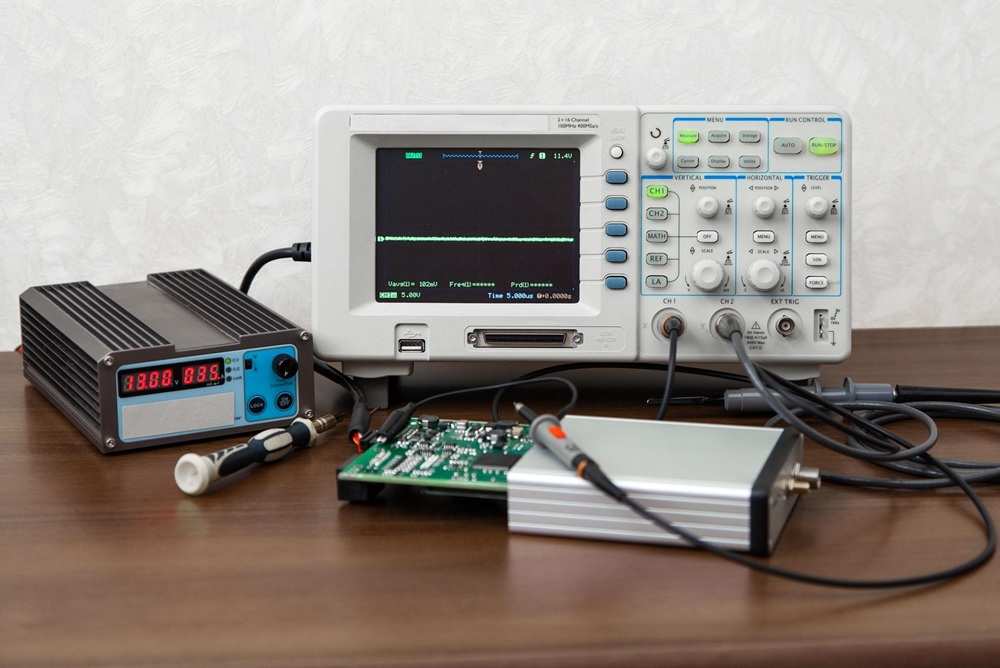 Digital Oscilloscope and Electronic Measurement Setup